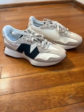 New Balance Women’s 327